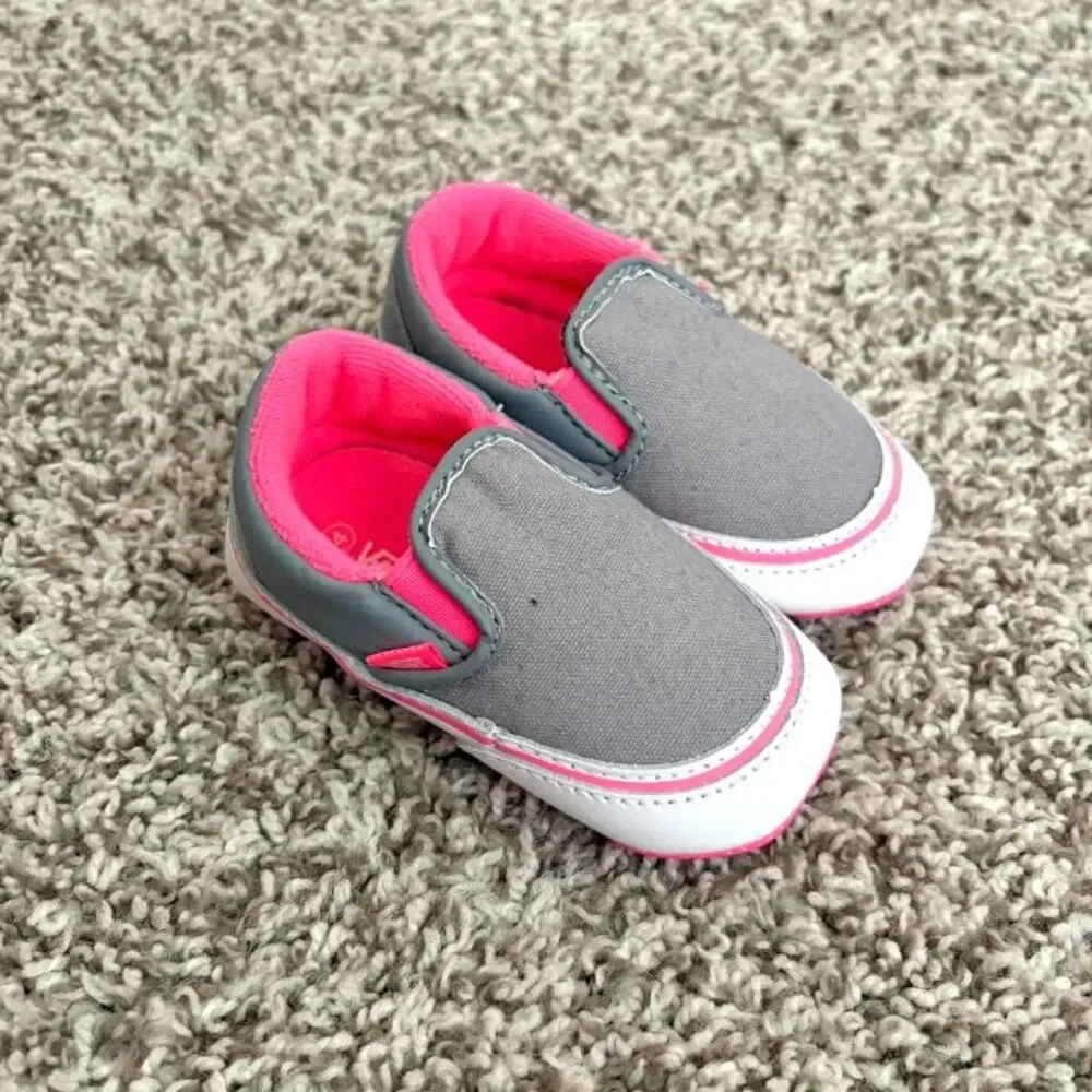 Size 4 / Baby Girl Vans Crib Shoes